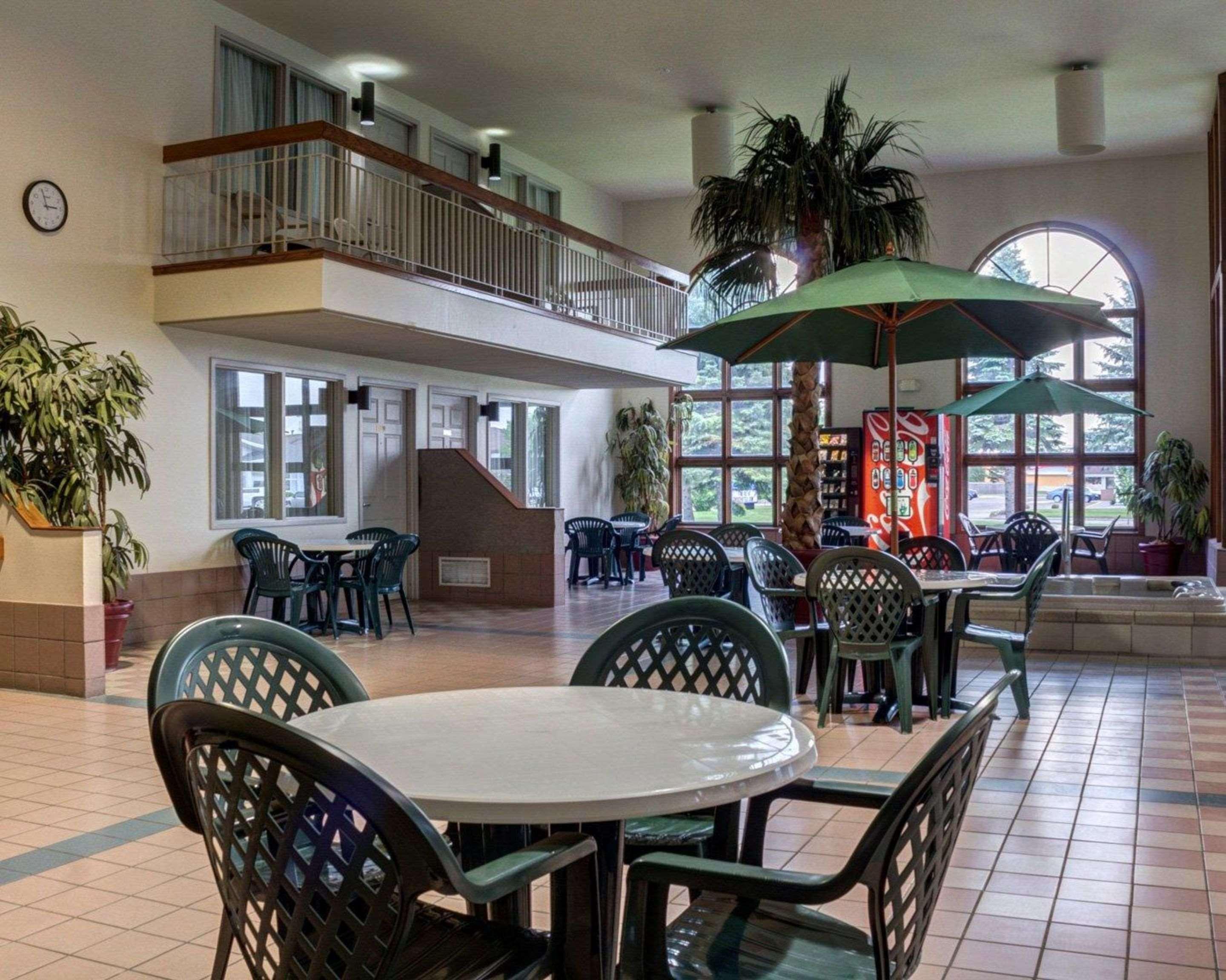 Rodeway Inn Columbia Mall Loop Гранд-Форкс Екстер'єр фото