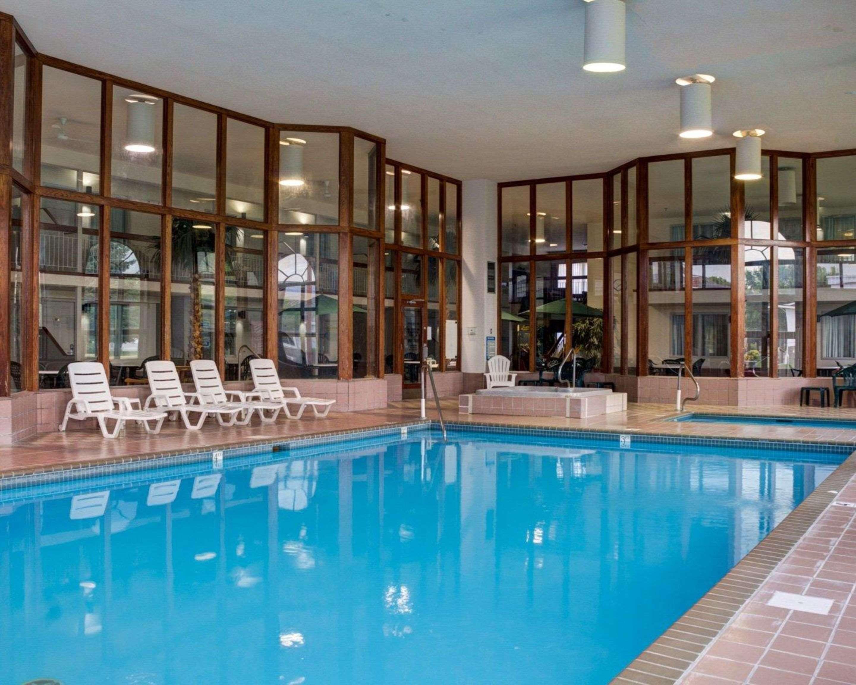 Rodeway Inn Columbia Mall Loop Гранд-Форкс Екстер'єр фото