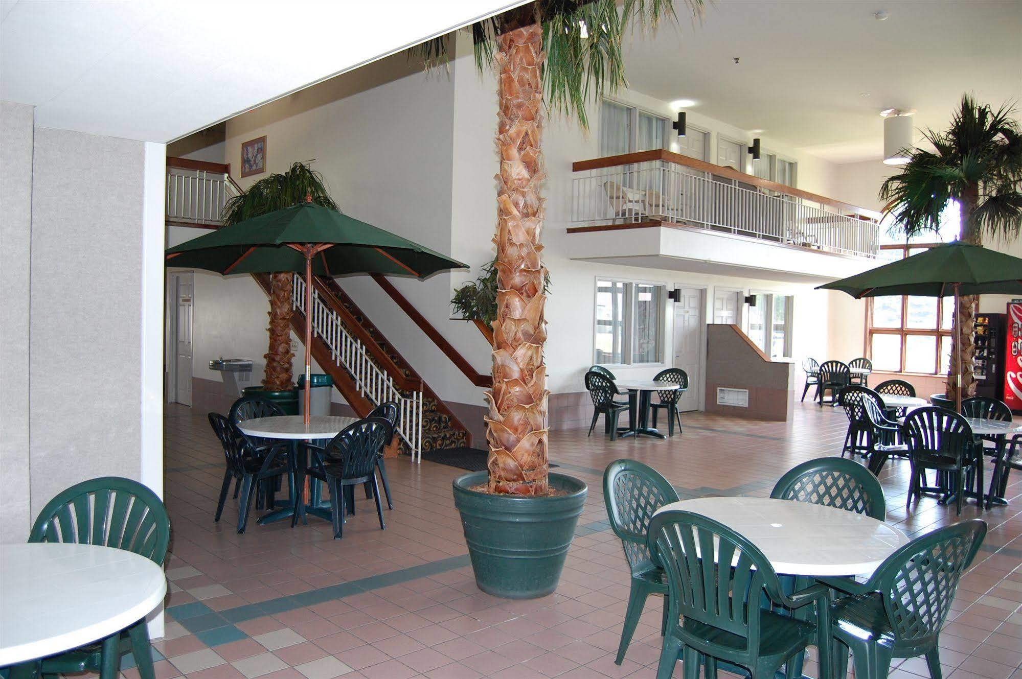 Rodeway Inn Columbia Mall Loop Гранд-Форкс Екстер'єр фото